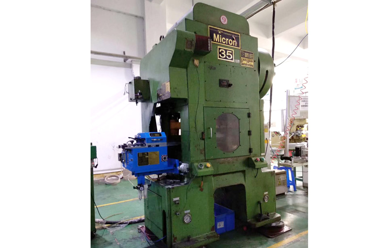 台灣振力衝床配午夜福利精品夾式午夜男女视频使用中